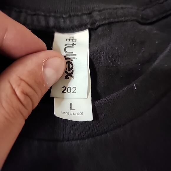 Motionless In White T-Shirt Sz L Black Skull Heavy Metal Metalcore Band Tee - Picture 3 of 4